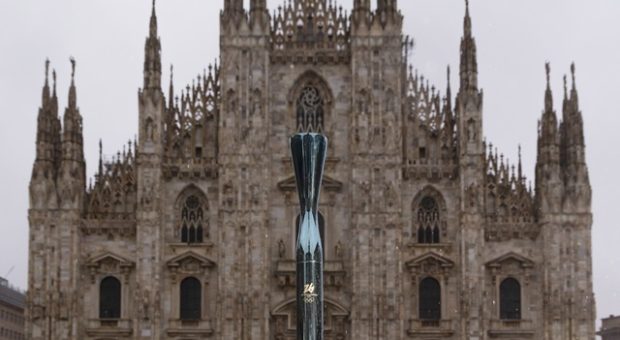 Torcia Olimpica davanti al Duomo