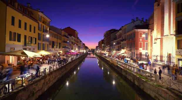 milano navigli sera unsplash